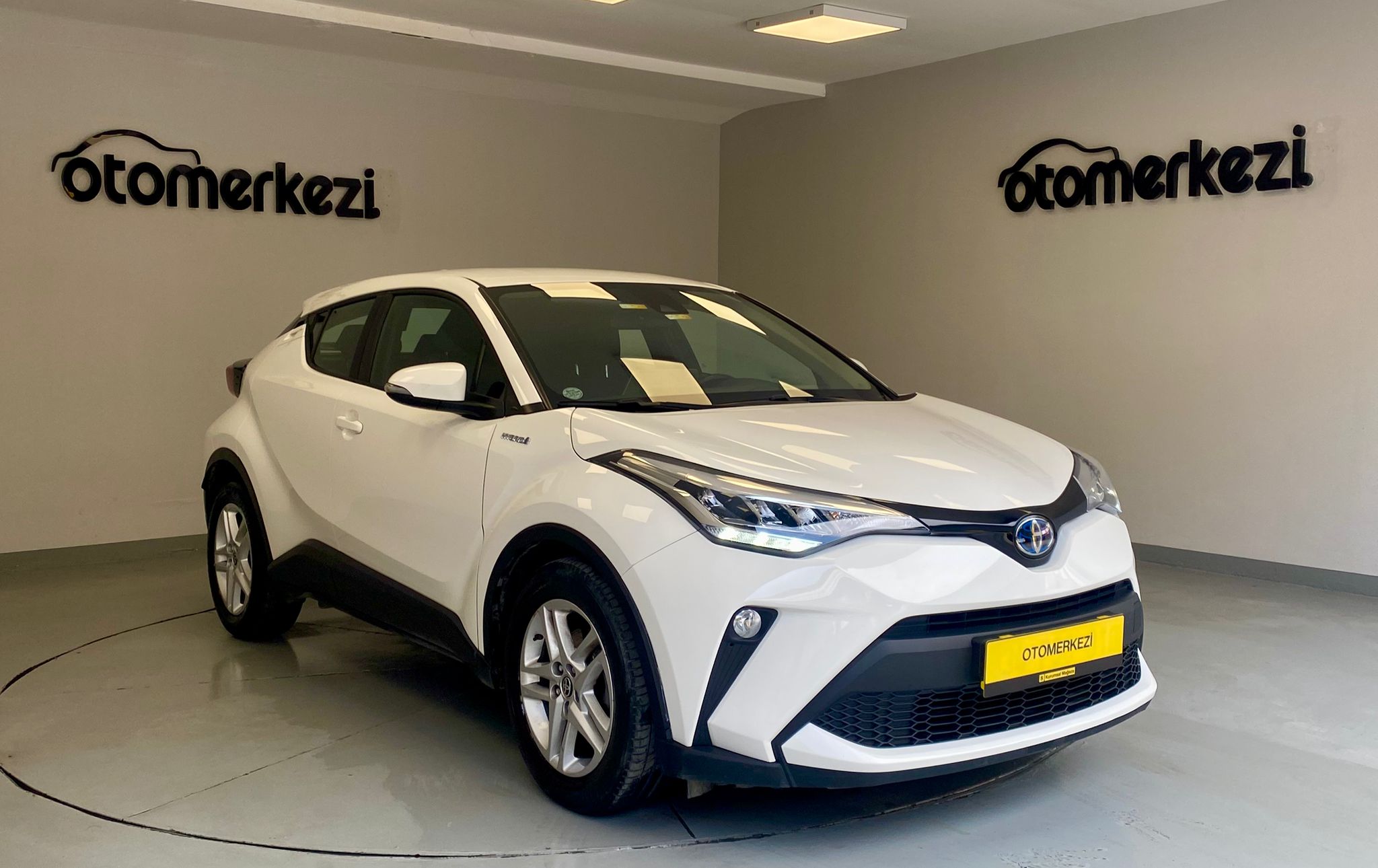 TOYOTA C-HR 24